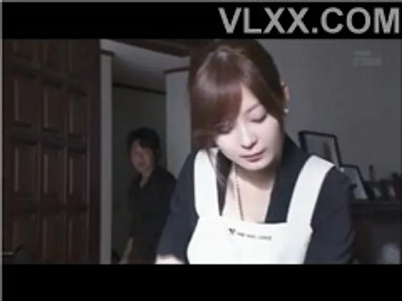 Chồng đi công việc, vợ ở nhà bị người yêu của chị gái cưỡng hiếp